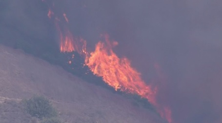 Firemen Fought Fire in California for 2 Days, Evacuated More Than 2000 Houses