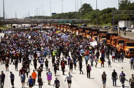 Chicago is Under Anti-Violence Street Protest