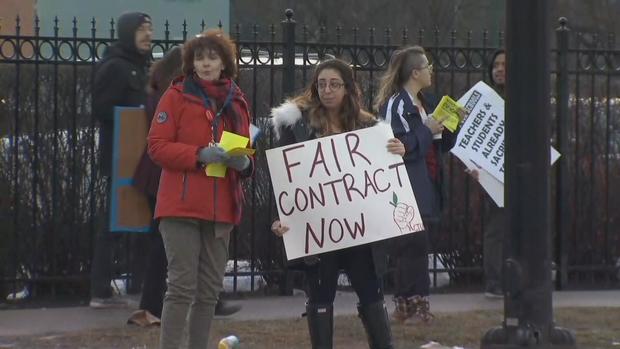 Teachers go on strike in Chicago