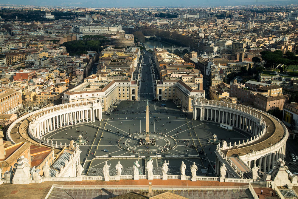 Female Journalists Resigned over the Issue of Distrust in Vatican