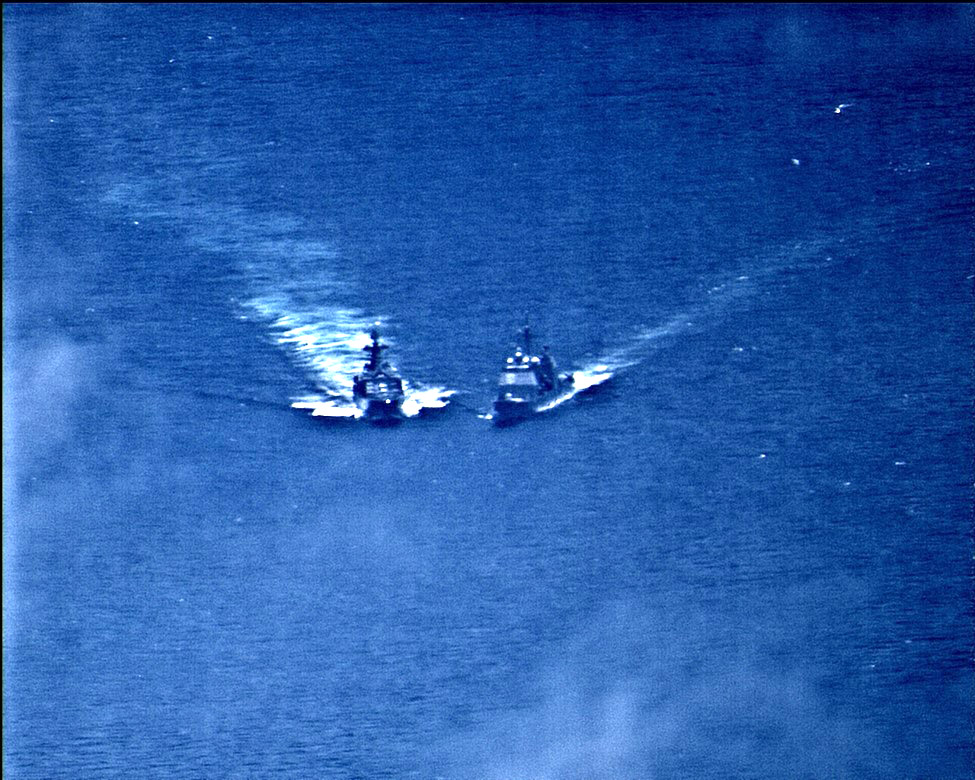 A Near Collision seen between Russian and US Warships in East China Sea