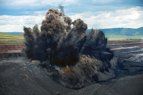 Blast in coal mine kills 14 miners in China