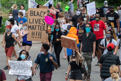 Part of Los Angeles Highway closed down by protesters