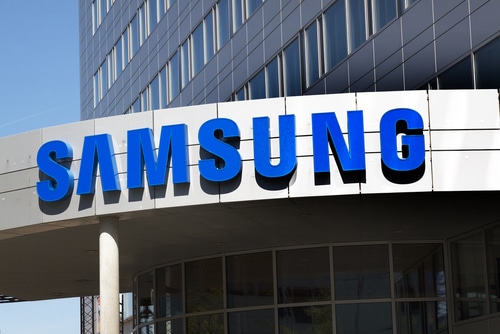 Samsung heir returns to jail on bribe case