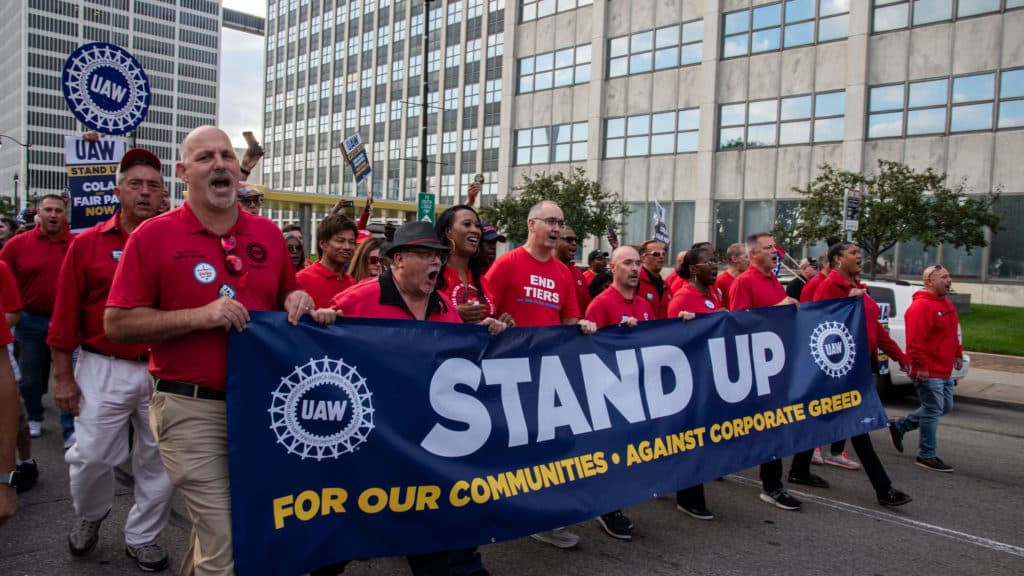 UAW extends strike to factories in Chicago and Michigan